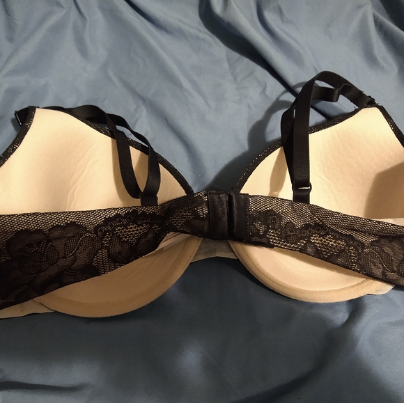 Ladies Bra - Picture 2 of 3